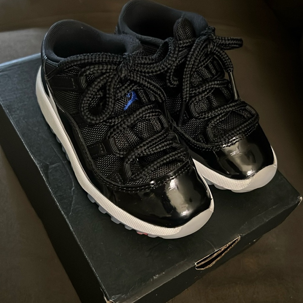 Jordan 11 retro low
